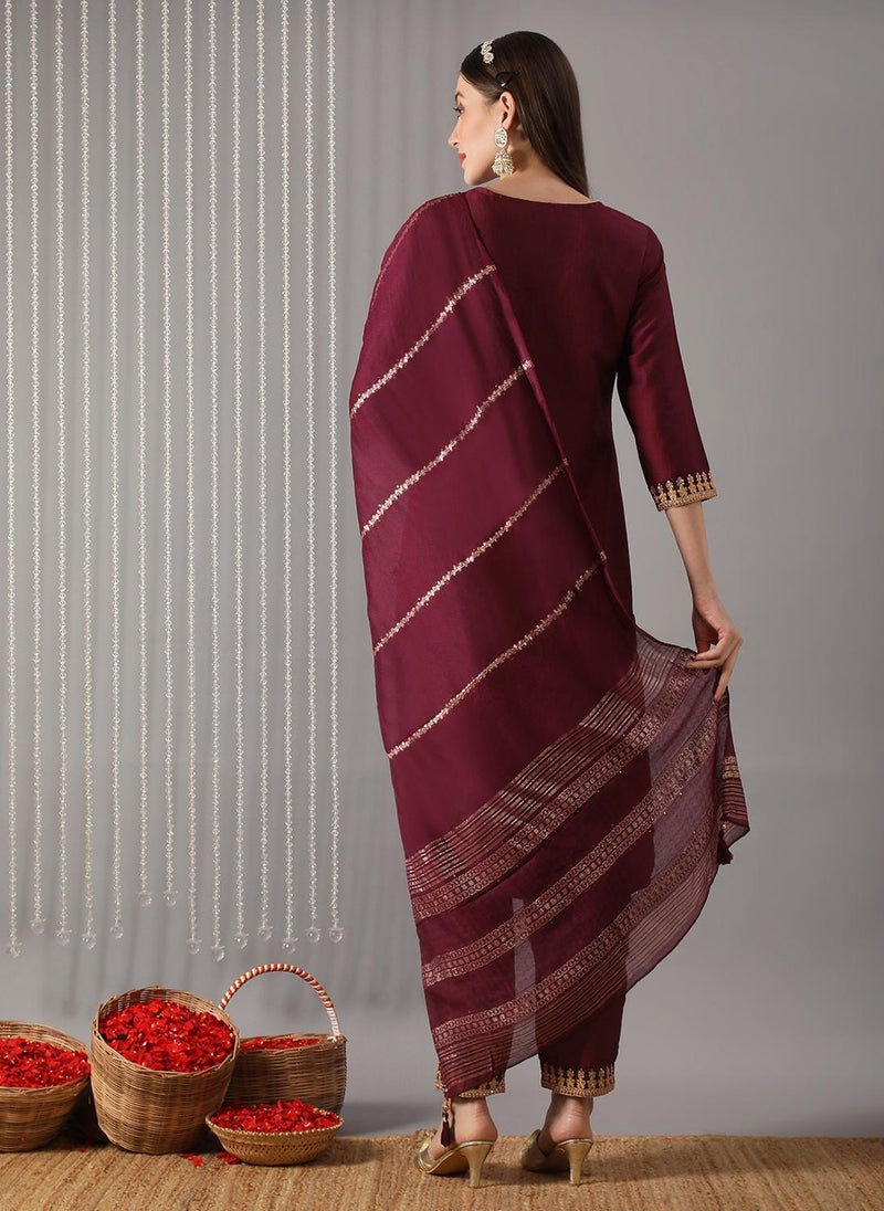 جلو باص طقم نسائي جلوبس من الكرتا والسروال مع دوباتا مطرزة بالزهور والترتر بتصميم منسوج بشراريب - Image 4